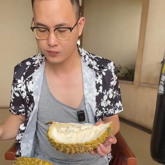 新鲜的泰国金枕榴莲已经上架，发*级A**果，保四房肉。#泰国...