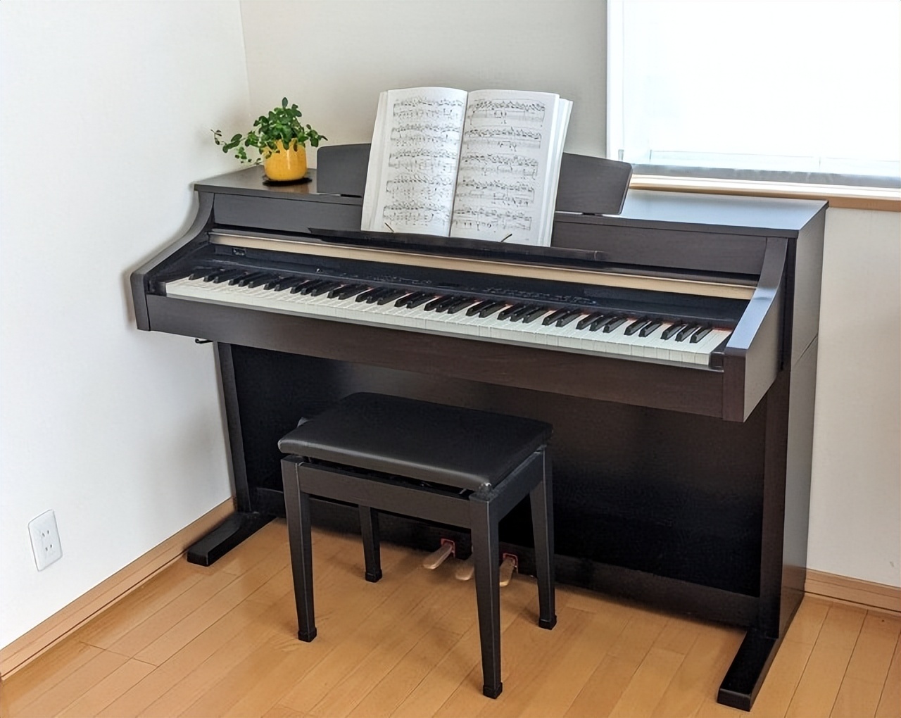 电钢琴和钢琴有什么区别哪个更好,电钢琴的音色哪一种更适合钢琴