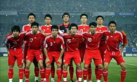 国足双主帅事件,三名球员群殴教练组