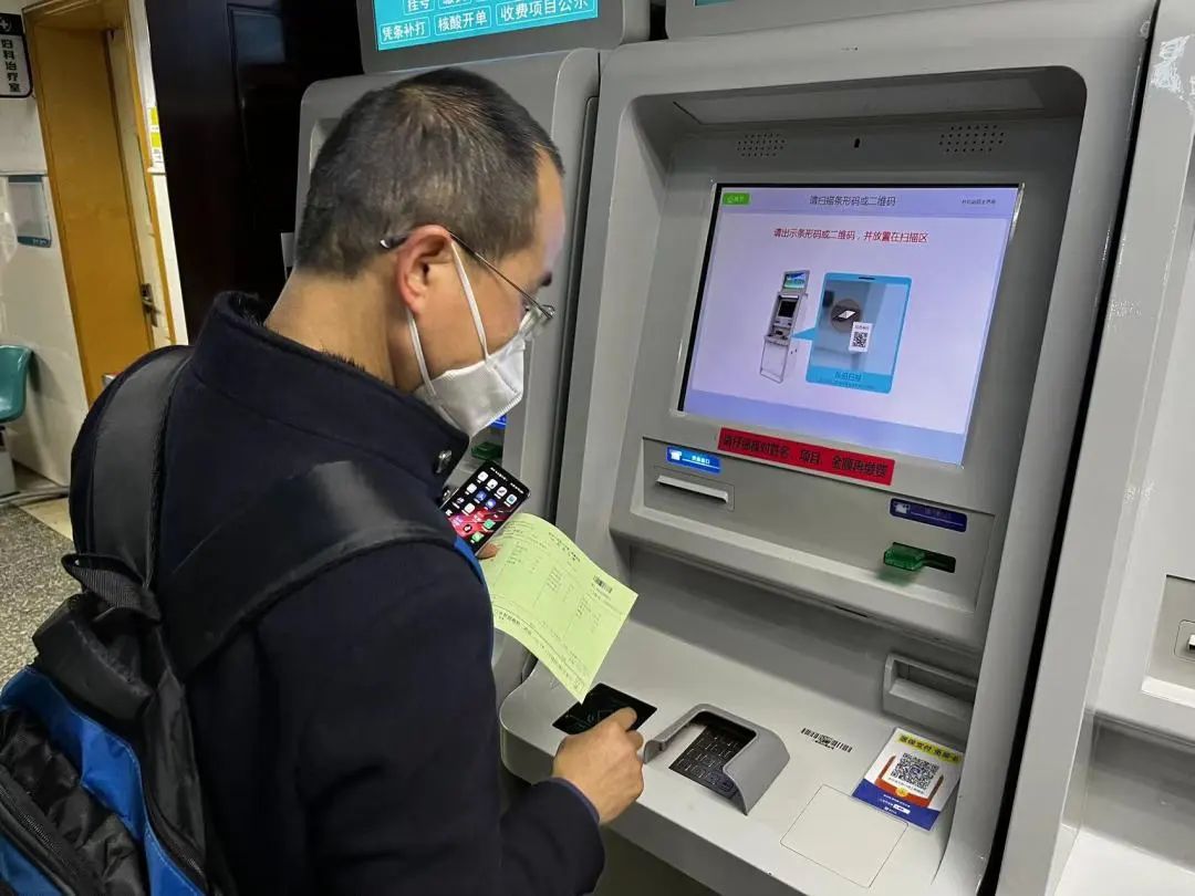 知知观察·身边的新兴职业（一）｜贵阳陪诊师：游走在刚需与质疑中的“临时家人”