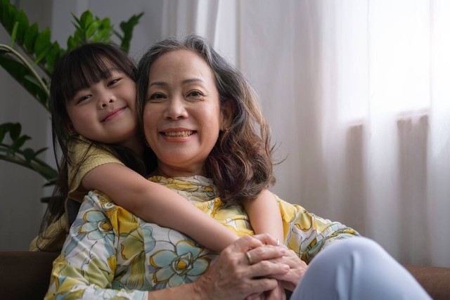 老人和孙辈和睦,老人适合和孙辈一起生活