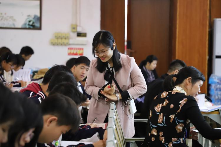 大学教师收入高吗？看教师现身说法，你羡慕不羡慕？