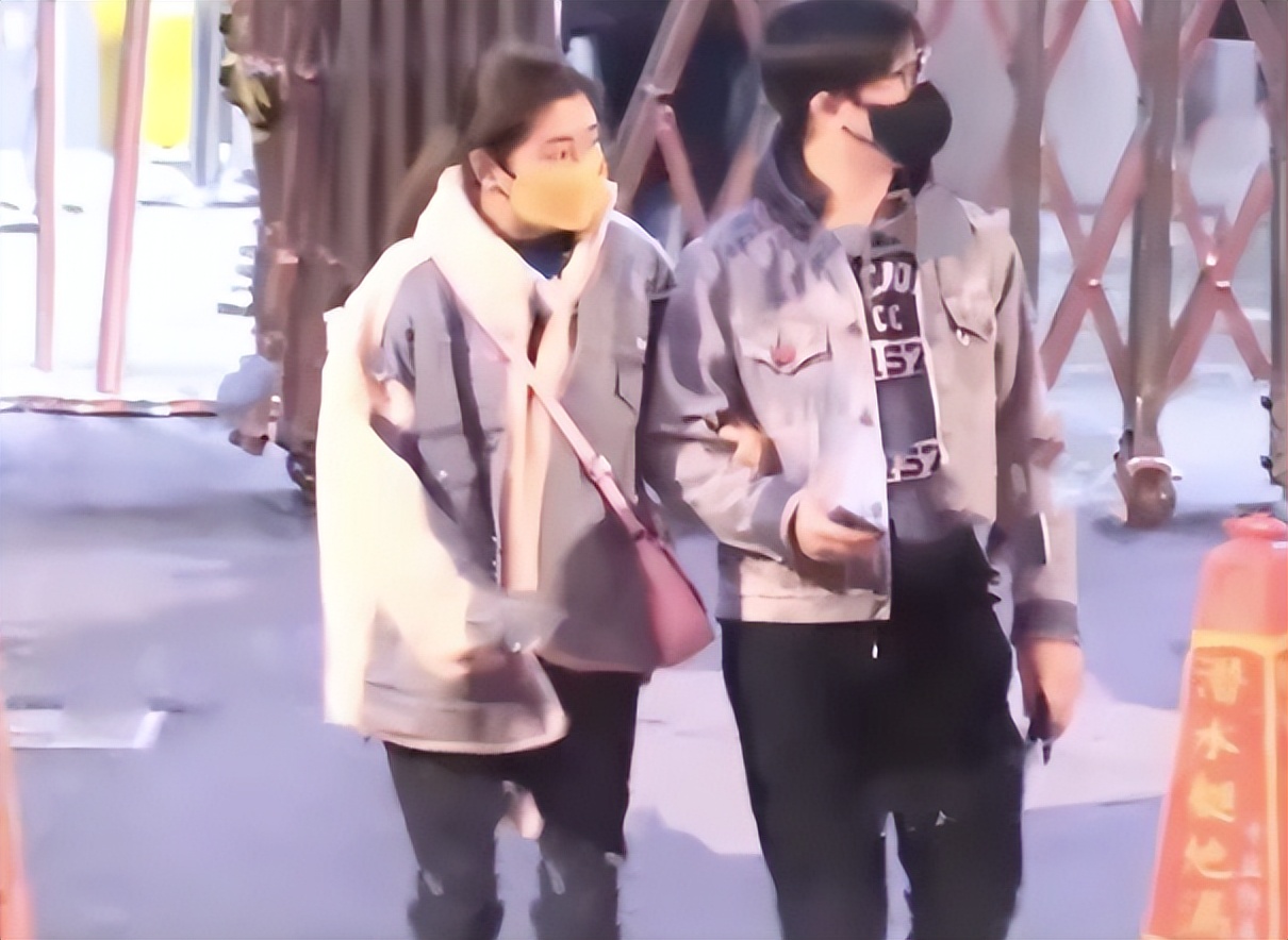 selina腿部伤疤照片,selina腿上的疤痕