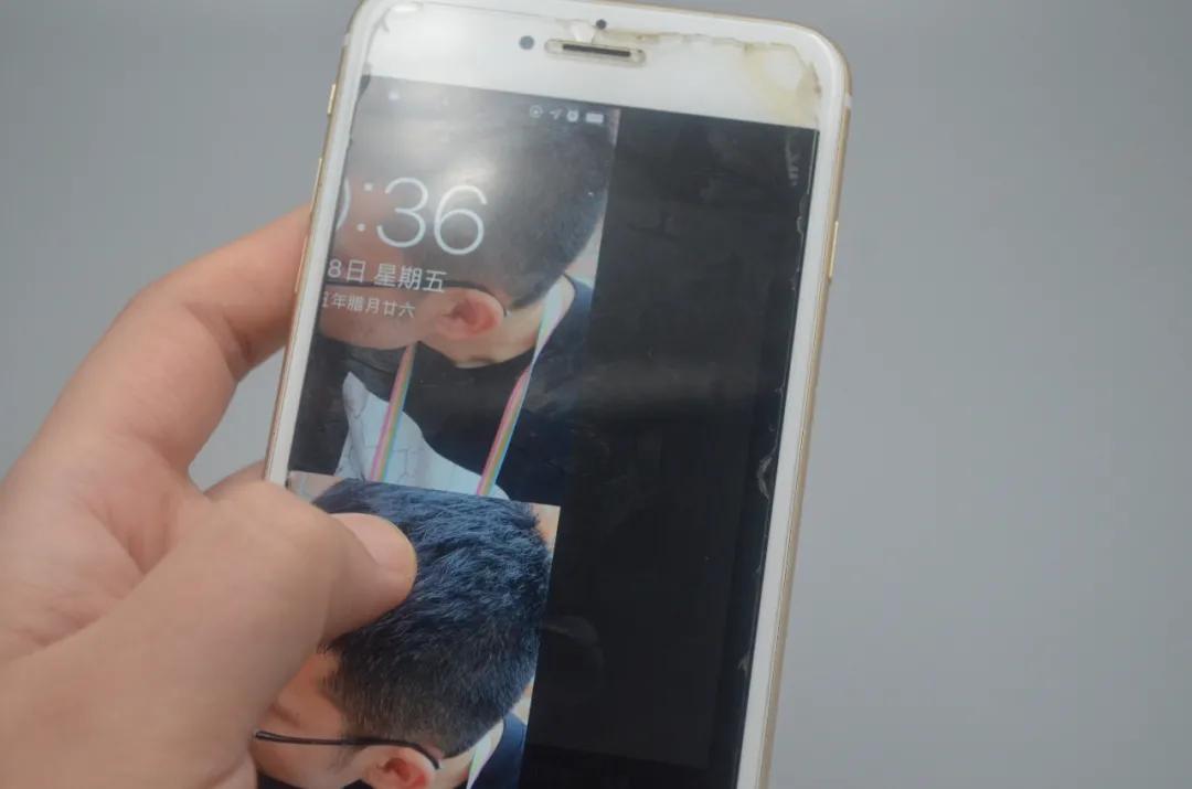 手机的手电筒功能在哪里,手机自带的手电筒会有摄像头吗