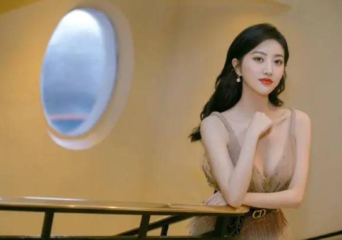 从五官怎么看出女人富贵相,女人五官富贵的表现