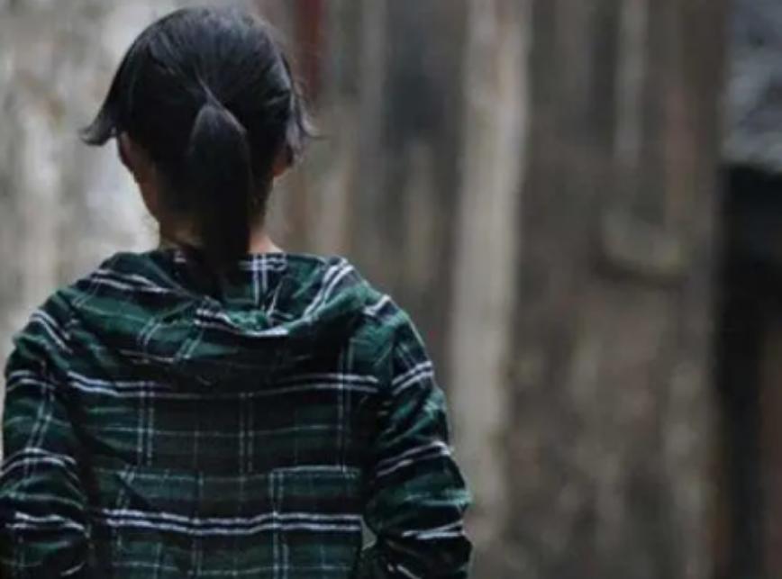 11岁的女孩被人贩子拐走,12岁女孩被人贩子拐走该怎么逃走