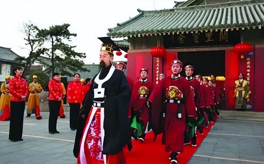 专家建议取消调休，看看古代的假期，这个朝代一年假期有100天