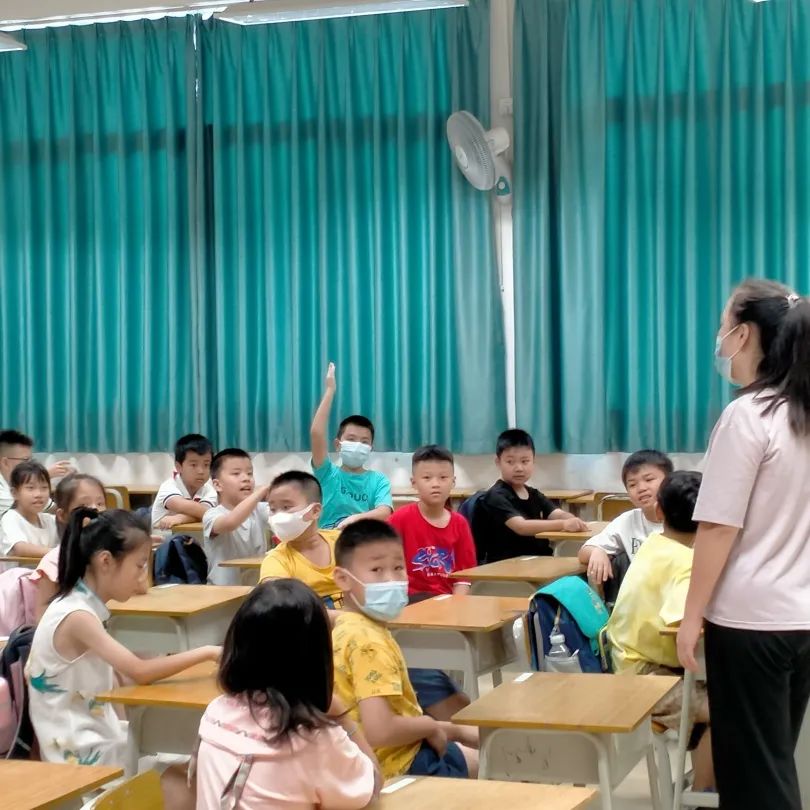 直击课外喵暑托开课首日情况：能和同学一起过暑假，太好玩了