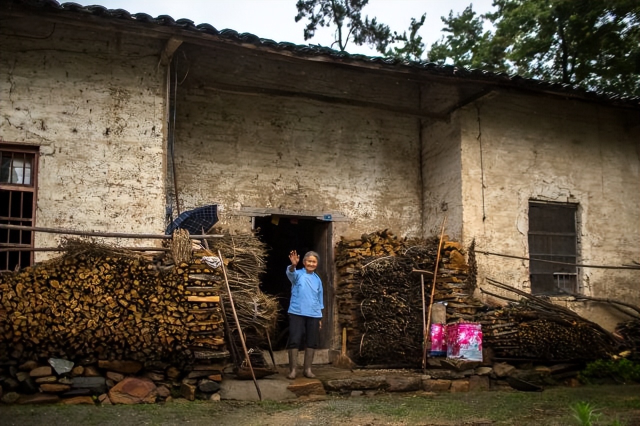 家里有烂物件不丢对风水的影响,门口放这三种东西晦气找上门