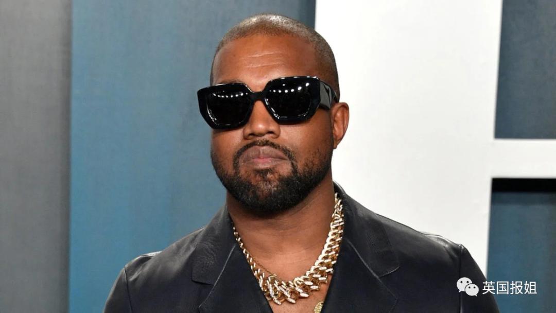 让全裸女模特当餐盘，寿司放身上供宾客享用，9岁女儿也在场