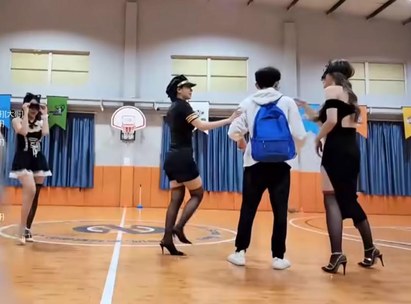 换谁估计都愿意了！运动会子圣被不二丸叽*袜丝**暗示，网友：赚麻了