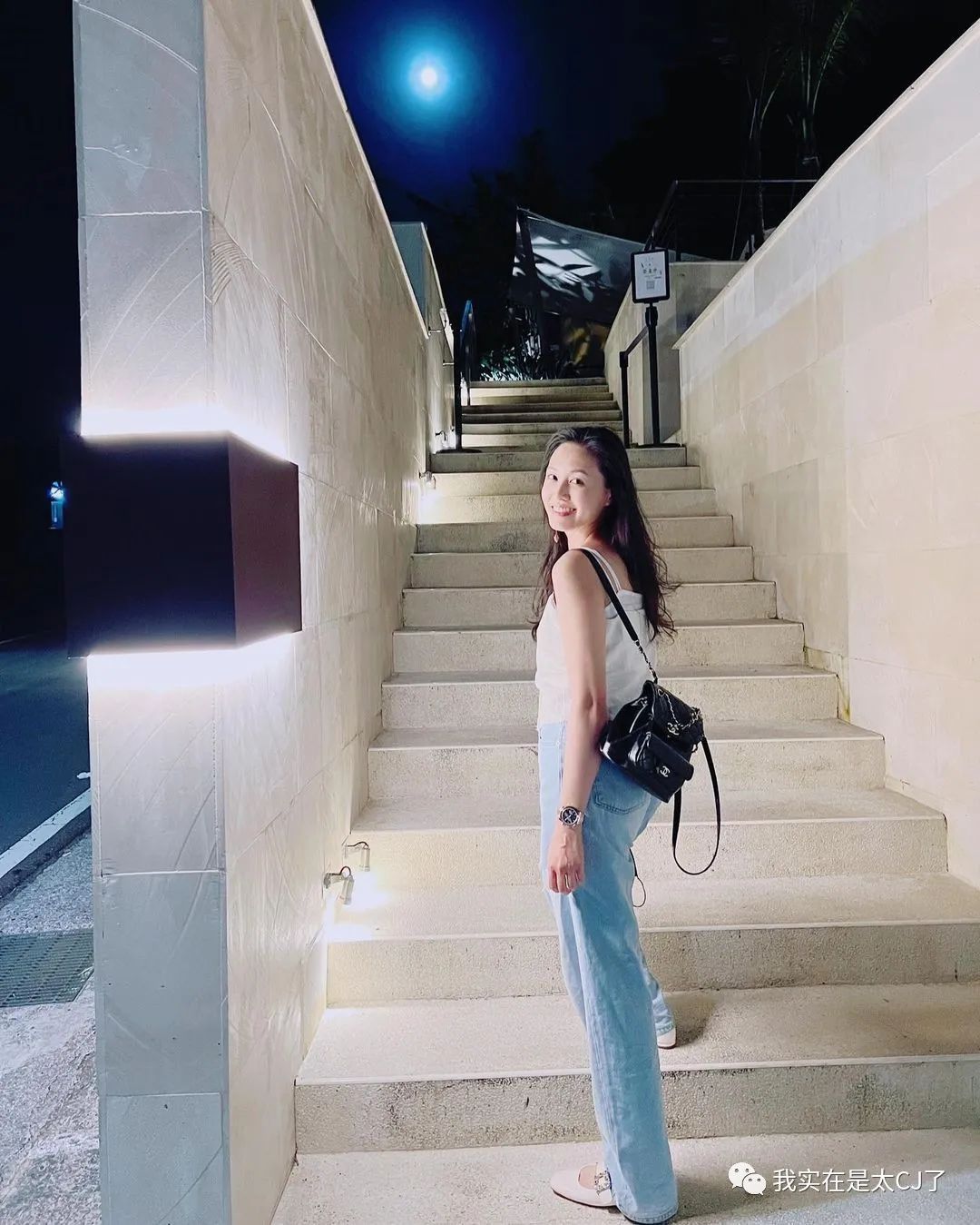 真富婆假富婆对比,台湾富婆王思佳晒香奈儿包遭吐槽