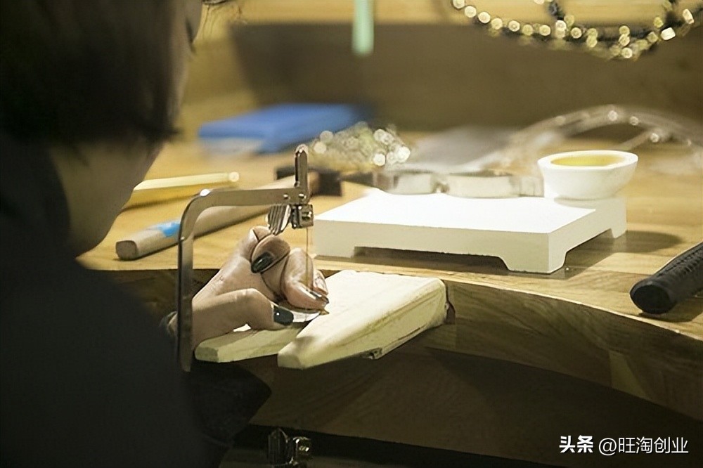 小镇适合女性一个人开什么店,女性创业开什么店好呢