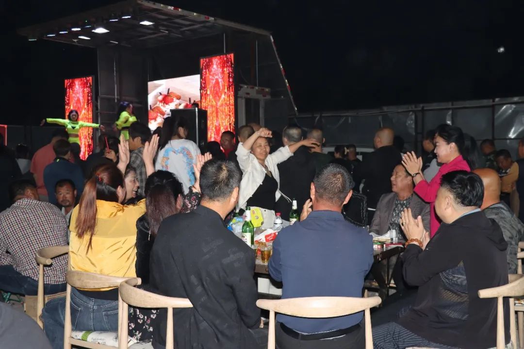 尉犁乡村夜市点亮村民增收路,夜市灯火点亮乡村振兴路