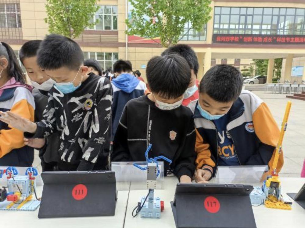 校园变身“科技王国”，激活师生的科技DNA