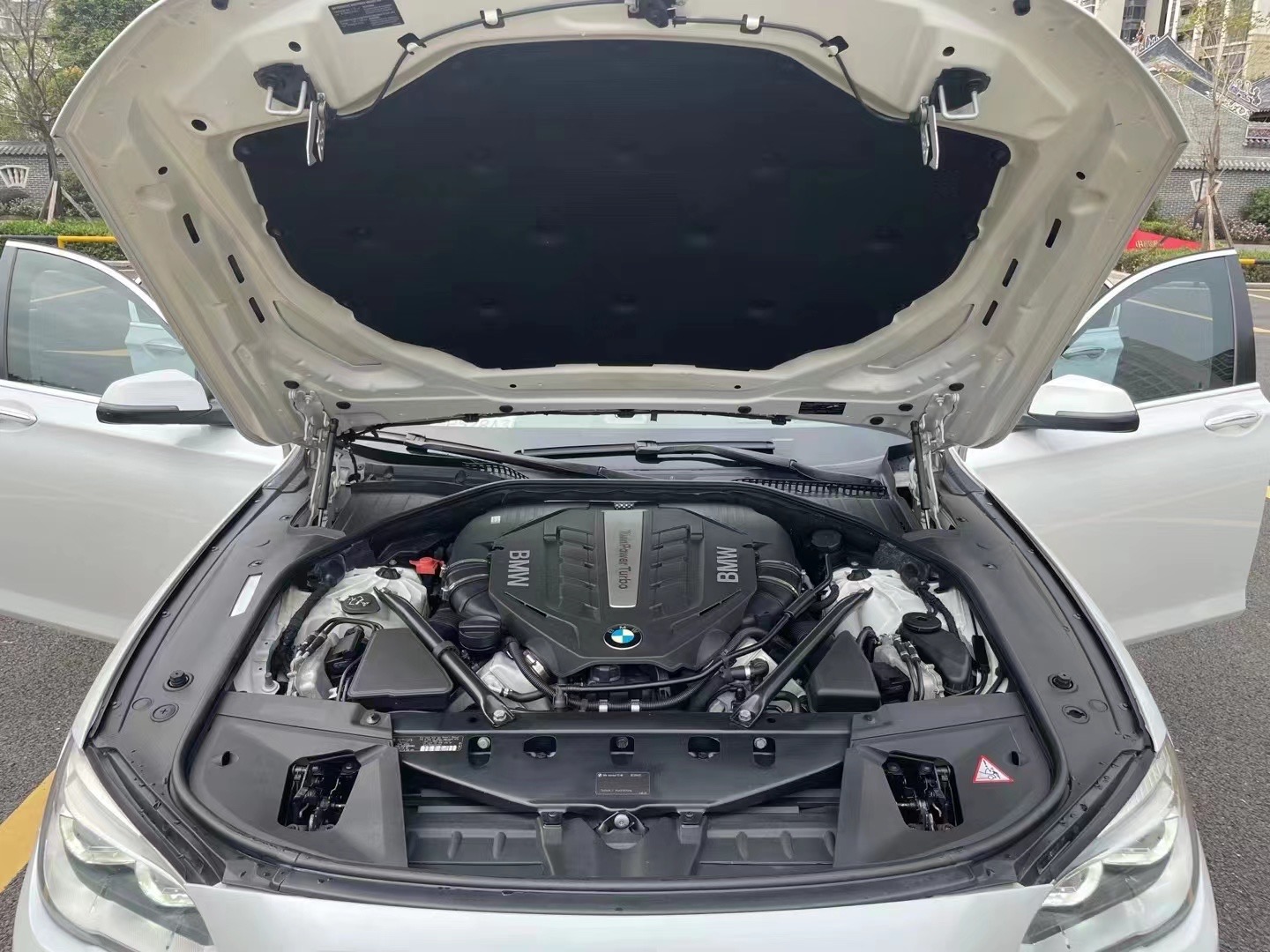 曾经百万宝马7系，如今一折都没人要，网友:烧机油