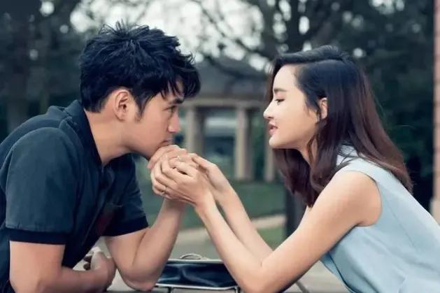 “阳了”的明星们，有人看不懂抗原，有人用纸尿裤，她洗澡就好了