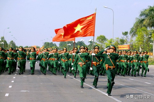 *美亲**更亲华？左右逢源的泰国会成为下个土耳其还是下个巴基斯坦？