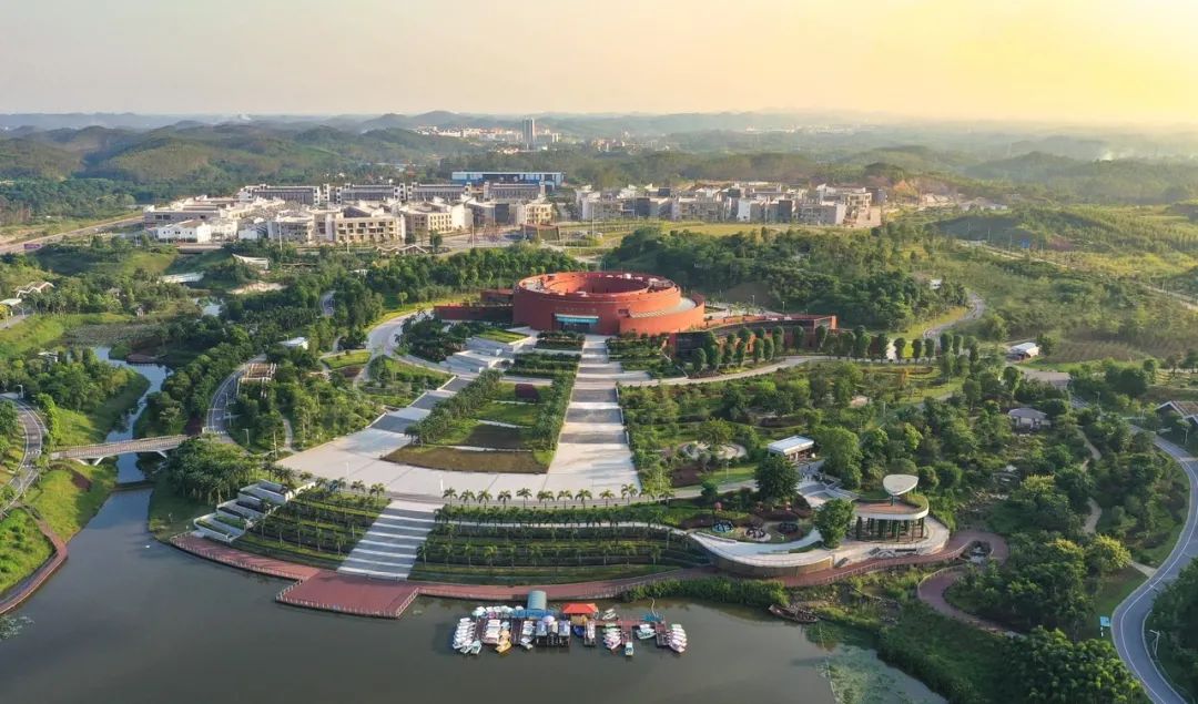 这座海滨小城可真美丽,小众旅行海边小城市