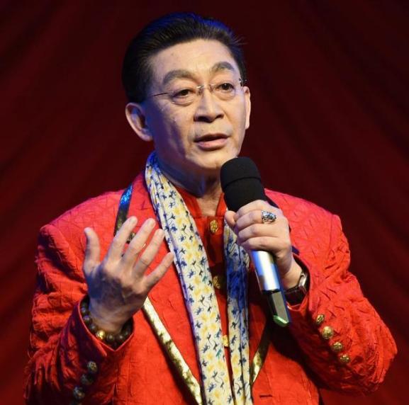 六小龄童哭灵,六小龄童送别大师兄