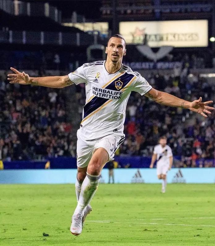 伊布挥手告别足坛再无大奉先,大奉先伊布的足坛传奇故事