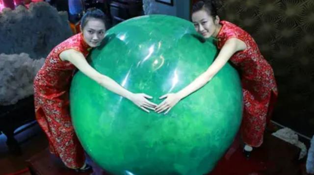 男子挖到巨型夜明珠,男子挖出价值22亿夜明珠