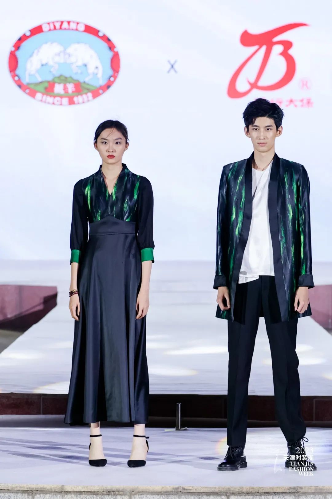 皮尔卡丹把时尚带入中国,皮尔卡丹中国服装展