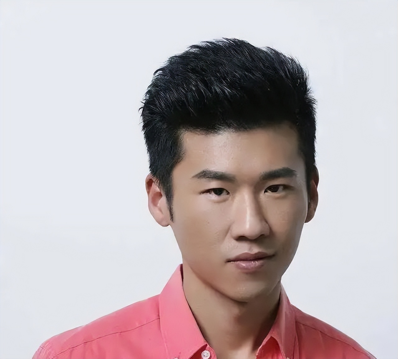 靳东和雷佳音近况,雷佳音和靳东谁的名气更大