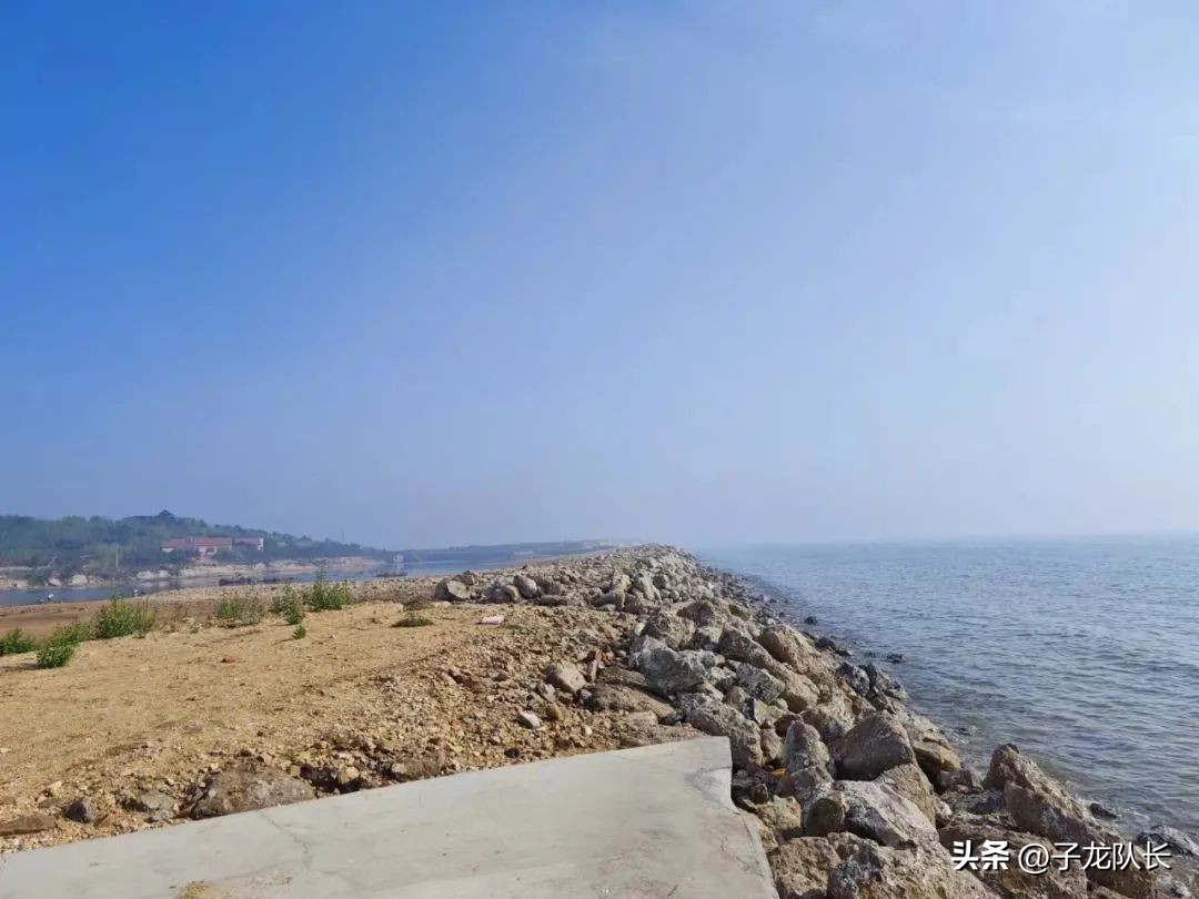 威海到青岛之间哪个地方赶海最好,青岛海边哪个海滩最好玩适合赶海