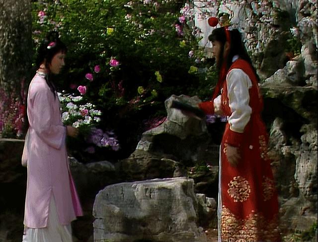 同样是演“宝黛读西厢”，87版美得像古画，新版怼脸怼嘴还怼胸？