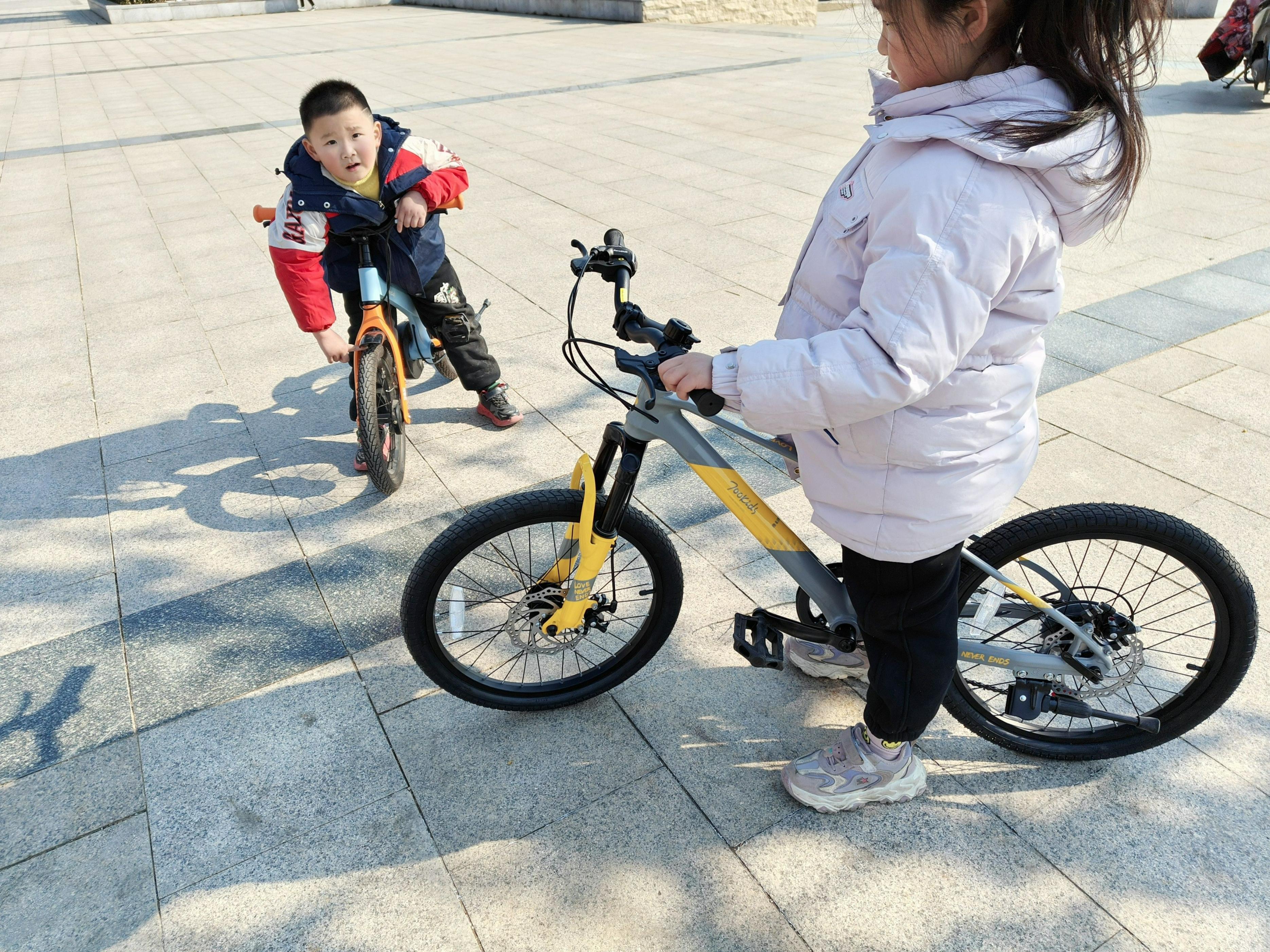 怎么样挑选一款适合儿童的自行车,儿童自行车选山地好还是选变速好