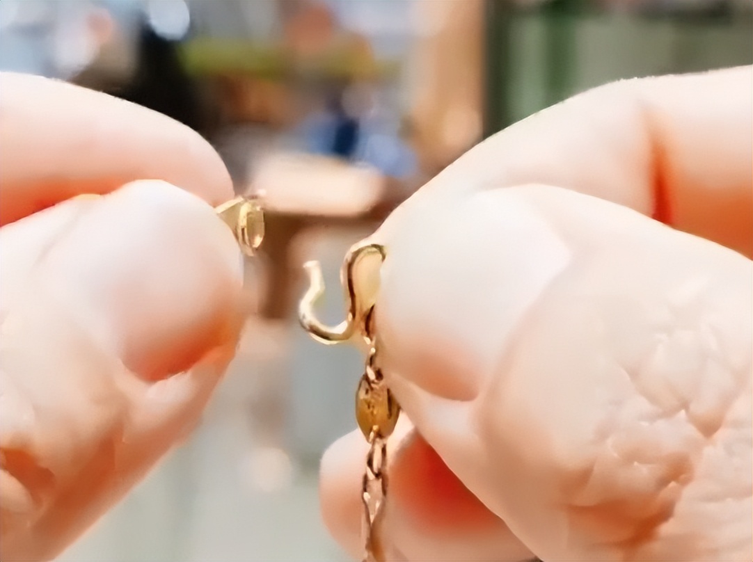 戴黄金项链老是断裂有什么说法吗,黄金项链戴上容易断怎么回事