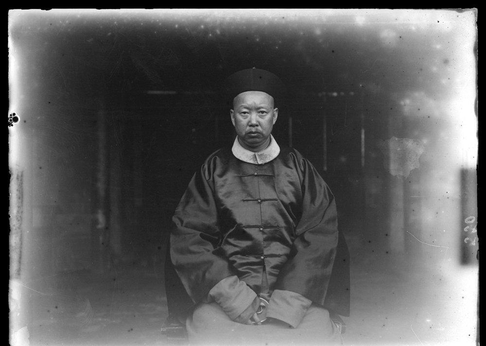 日军罪行照片：攻陷香港后兽性毕露，当场轮番侵犯新婚女明星