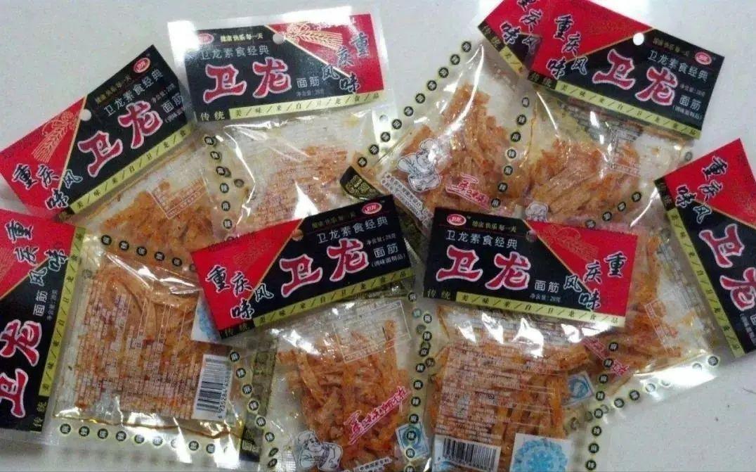 卫龙辣条包装被指涉低俗营销评论,卫龙辣条包装引质疑官方