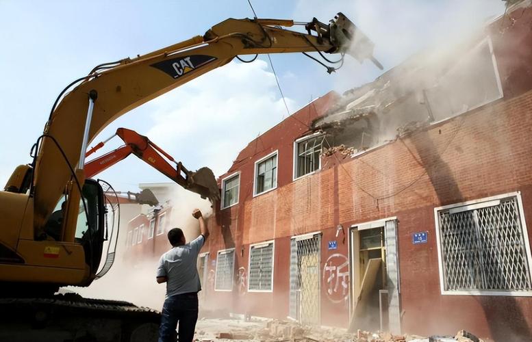 最牛钉子户能拆迁吗,全国最牛钉子户是怎么不拆