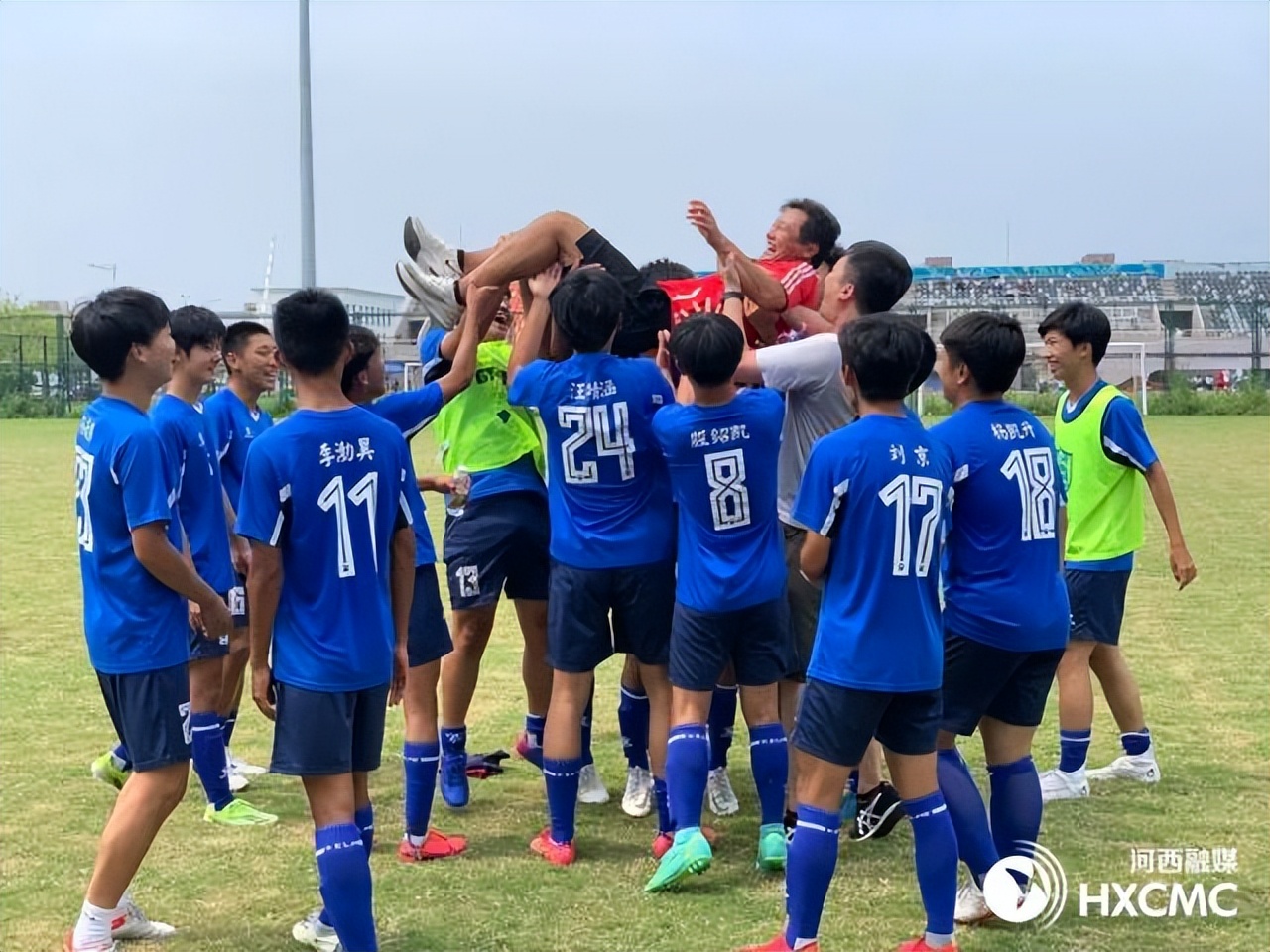 省运会足球精彩瞬间,足球比赛胜利时刻燃爆全场观众