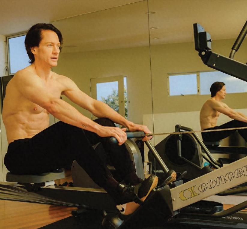 45岁亿万富翁与儿子换血,45岁亿万富豪重回18岁