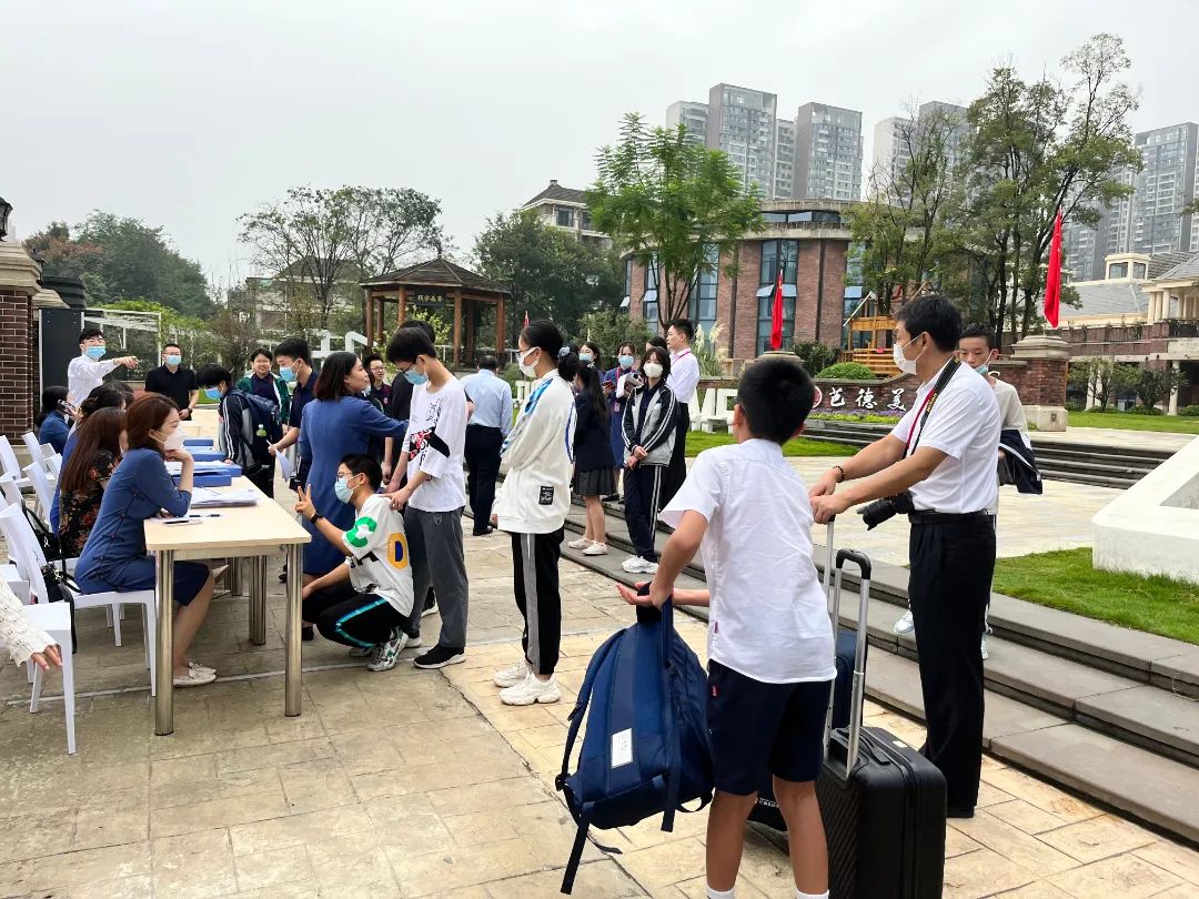 再见了，小盆友——9月19日成都家长成功“解除居家”……