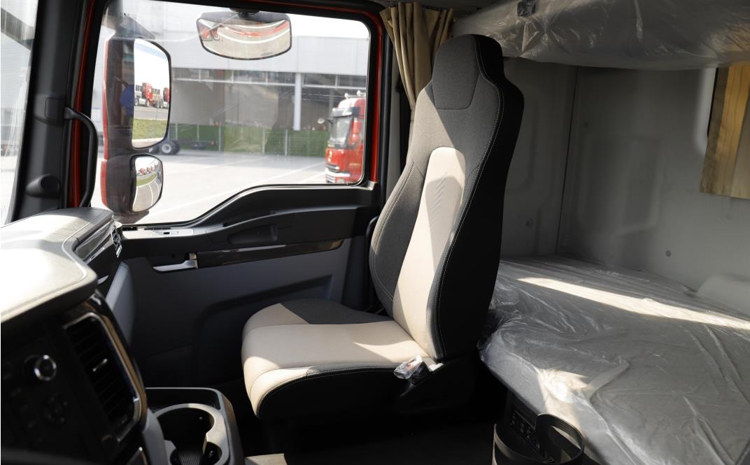 陕汽新m3000牵引车lng多少钱,陕汽新m3000lng牵引车