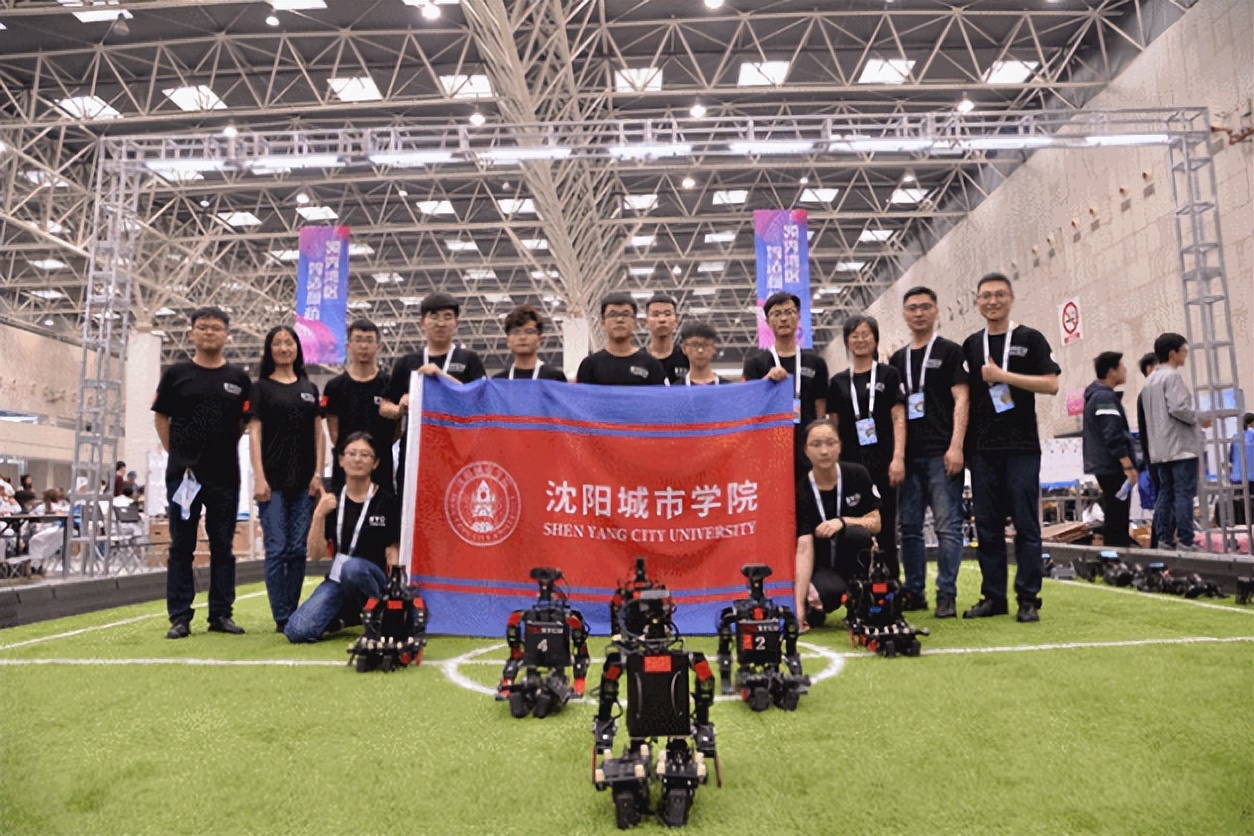 揭秘!《大三女生》中类人足球机器人的那些事