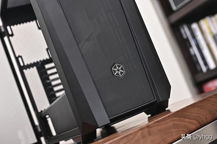 低调实用中塔——ROGZ690HERO+影驰4070Ti+银欣FARAB2装机展示