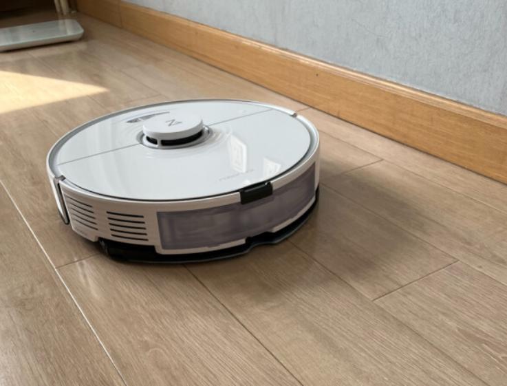 云鲸扫地机器人和石头扫地机测评,扫地机器人和扫地机哪个扫得干净