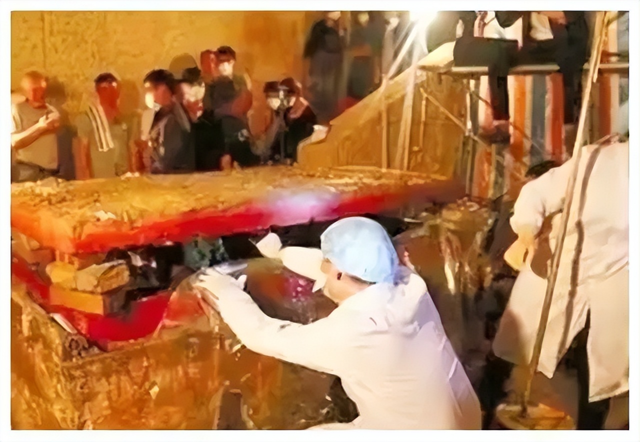 女子百年前被活埋,女子被活埋死后生男婴