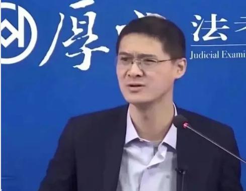 他是美籍华裔教授，手持巨资“包租公”，赴美闯荡余生却失去自由