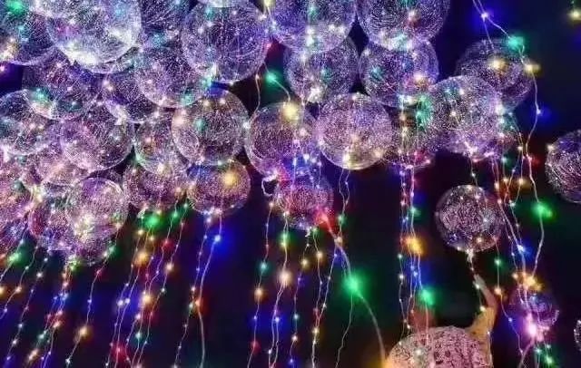 嘴咬胶带球，吞食水宝宝，网红玩具引发家长担忧：不是解压是危险