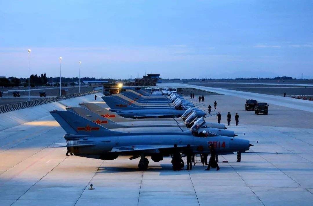 中国空军各个机型装备数量,中国空军各种军机及数量