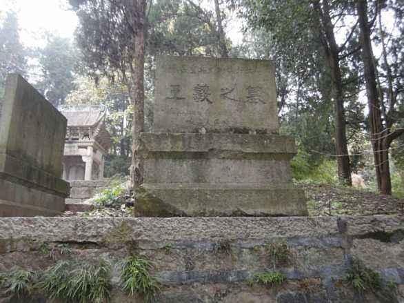 从古到今都没找到的名人墓,八十年代修铁路发现的大墓