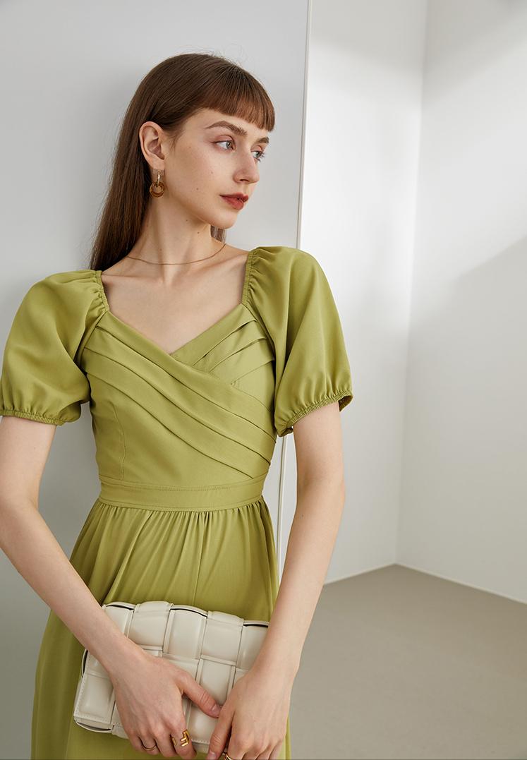 30岁女人穿什么平价时尚牌子衣服,40-50岁女人适合穿什么牌子的衣服