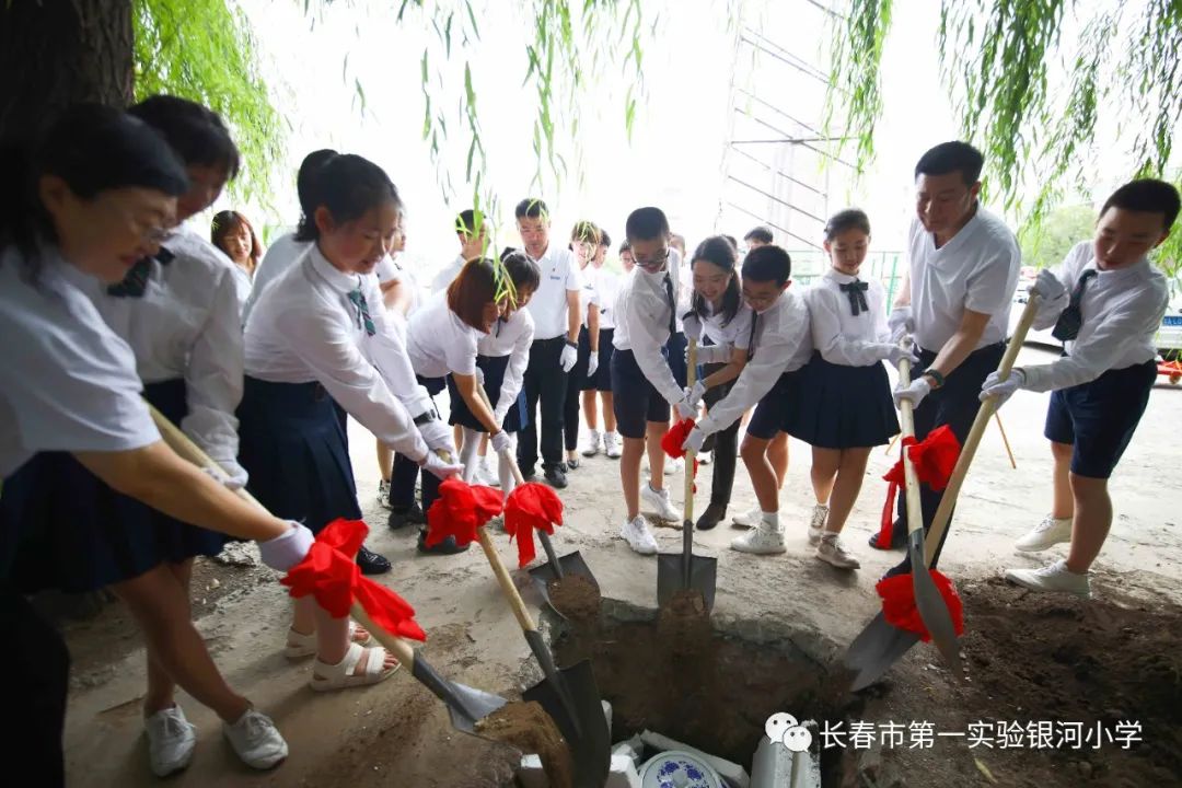 小学毕业典礼的超燃视频,最棒的小学毕业典礼