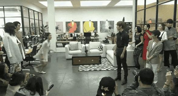 撩汉、乱认爸、男男接吻，这6位明星是没分寸感，还是“耍流氓”